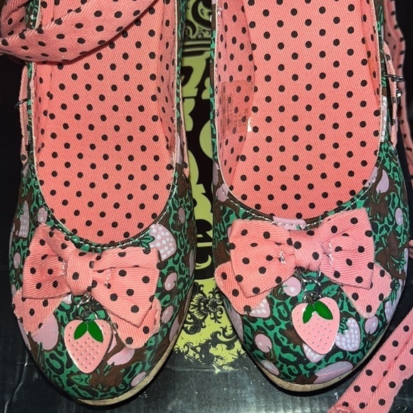 🆕🍓Too Fast Cirque Couture🍓Strawberry Wedges🍓 - Picture 7 of 15